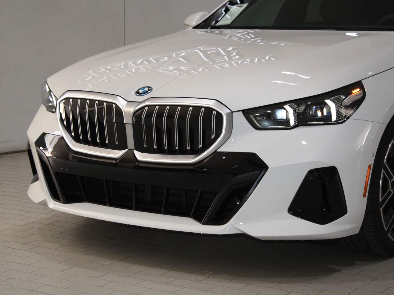 2026 BMW 5-Series 550e xDrive Sedan