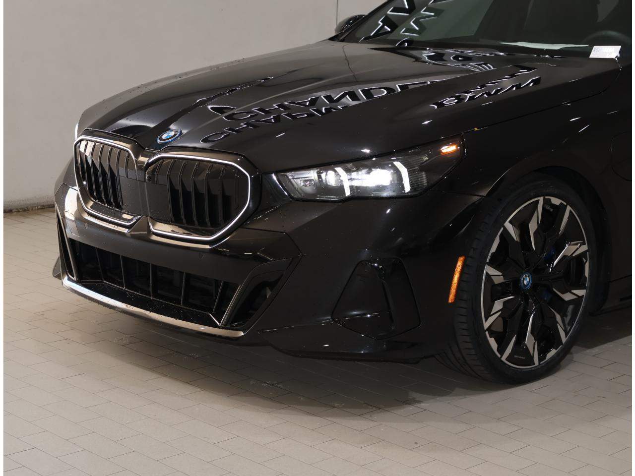 2025 BMW 5-Series 550e xDrive