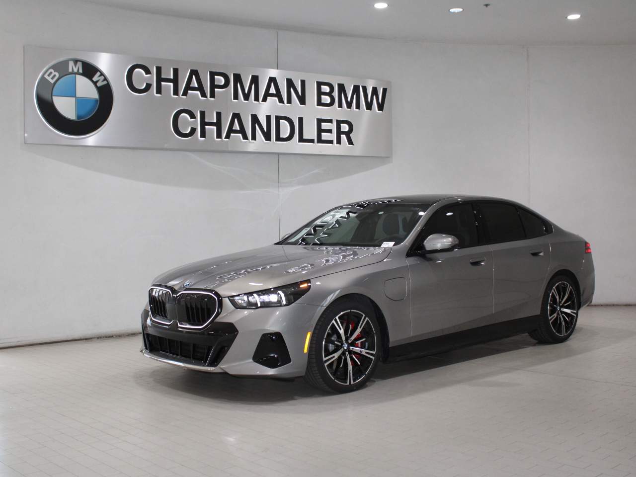2026 BMW 5 Series 550e xDrive Sedan's photo