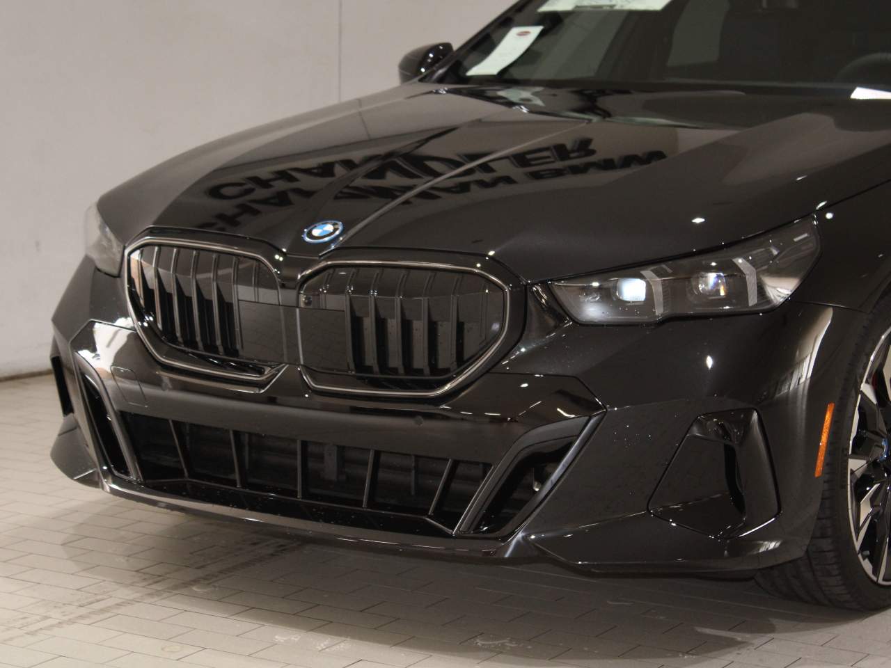 2025 BMW 5-Series 550e xDrive Sedan