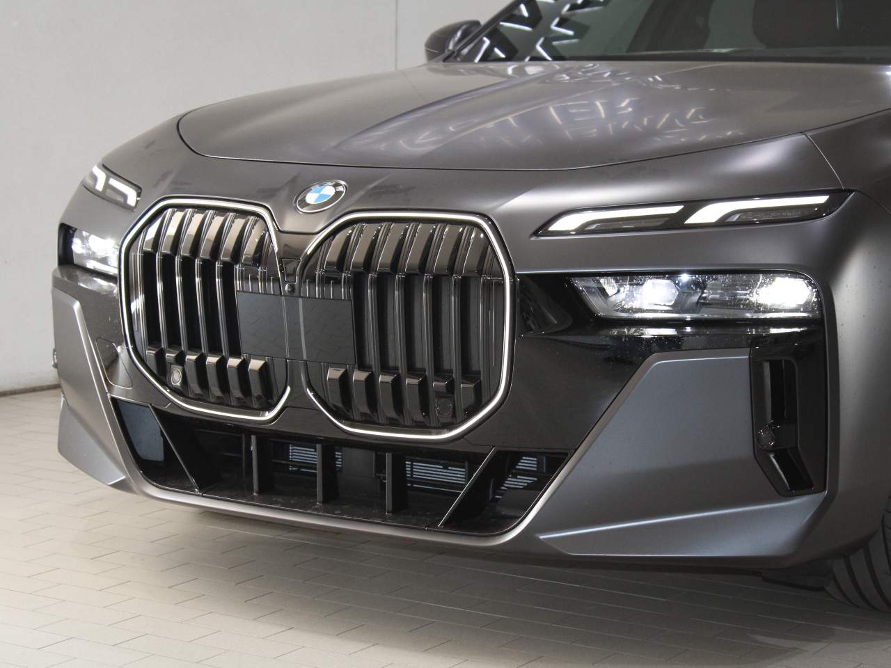 2025 BMW 7-Series 740i Sedan