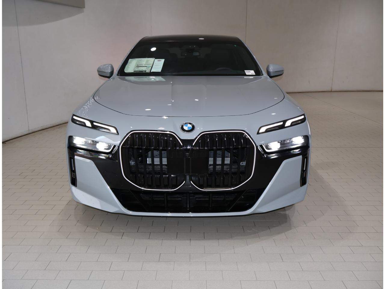 2026 BMW 7 Series 760i - Photo 9