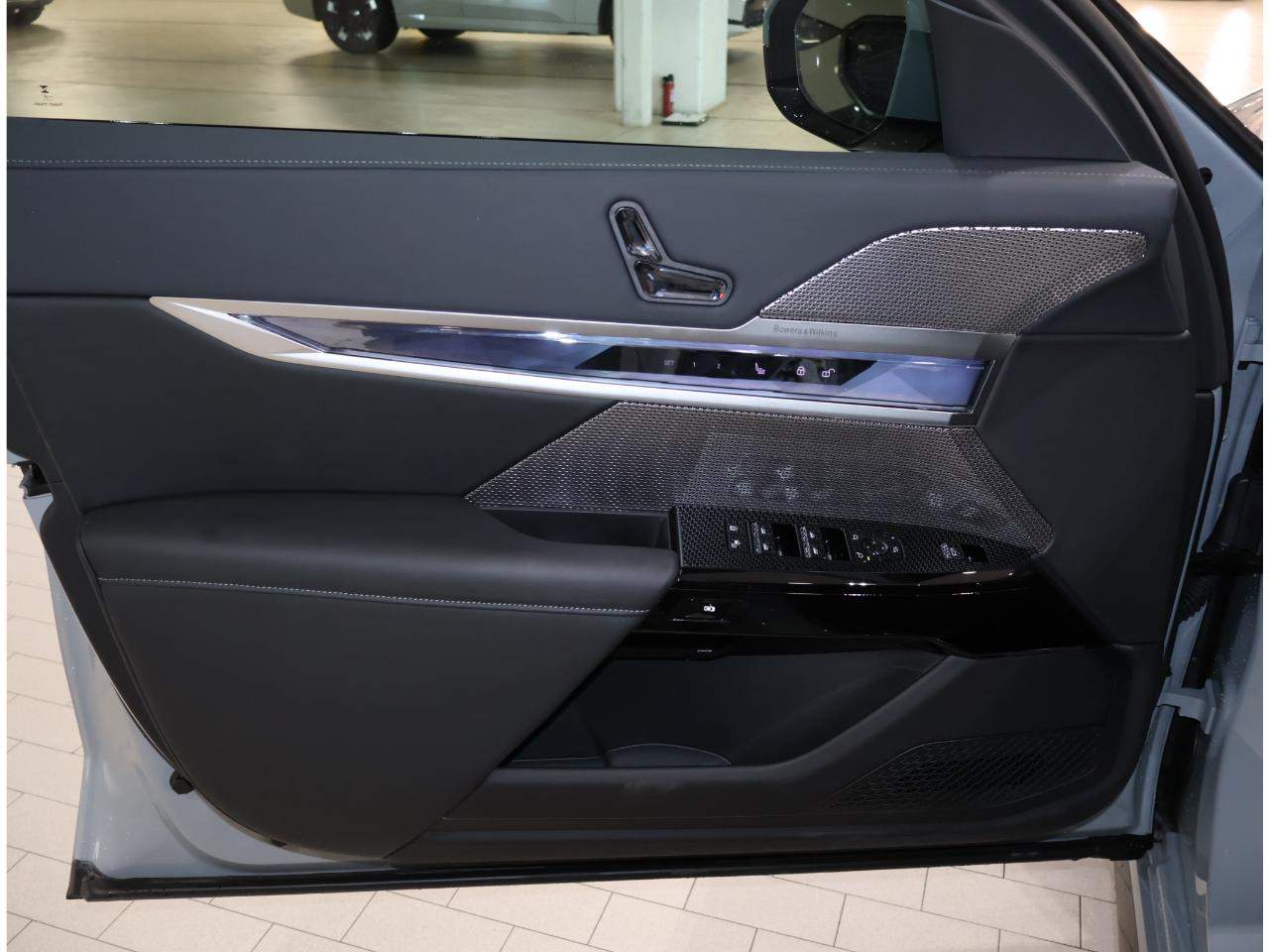 2026 BMW 7 Series 760i - Photo 10