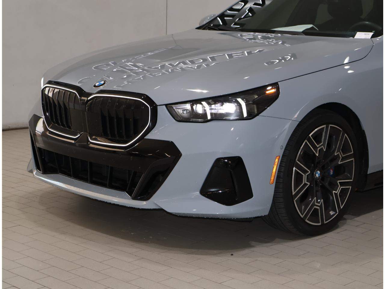 2025 BMW 5-Series 530i