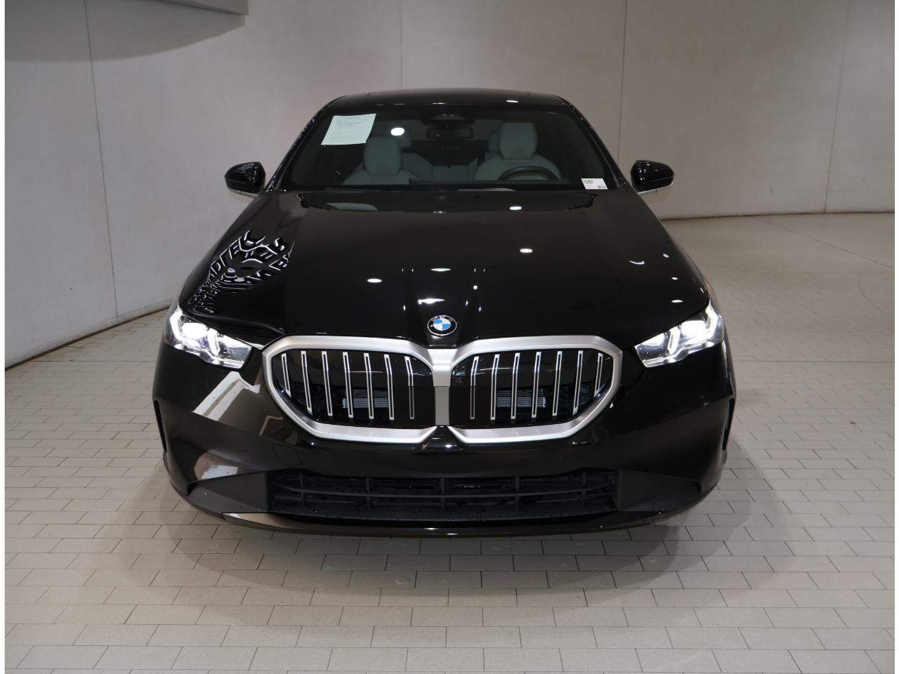 2025 BMW 5 Series 530i - Photo 9