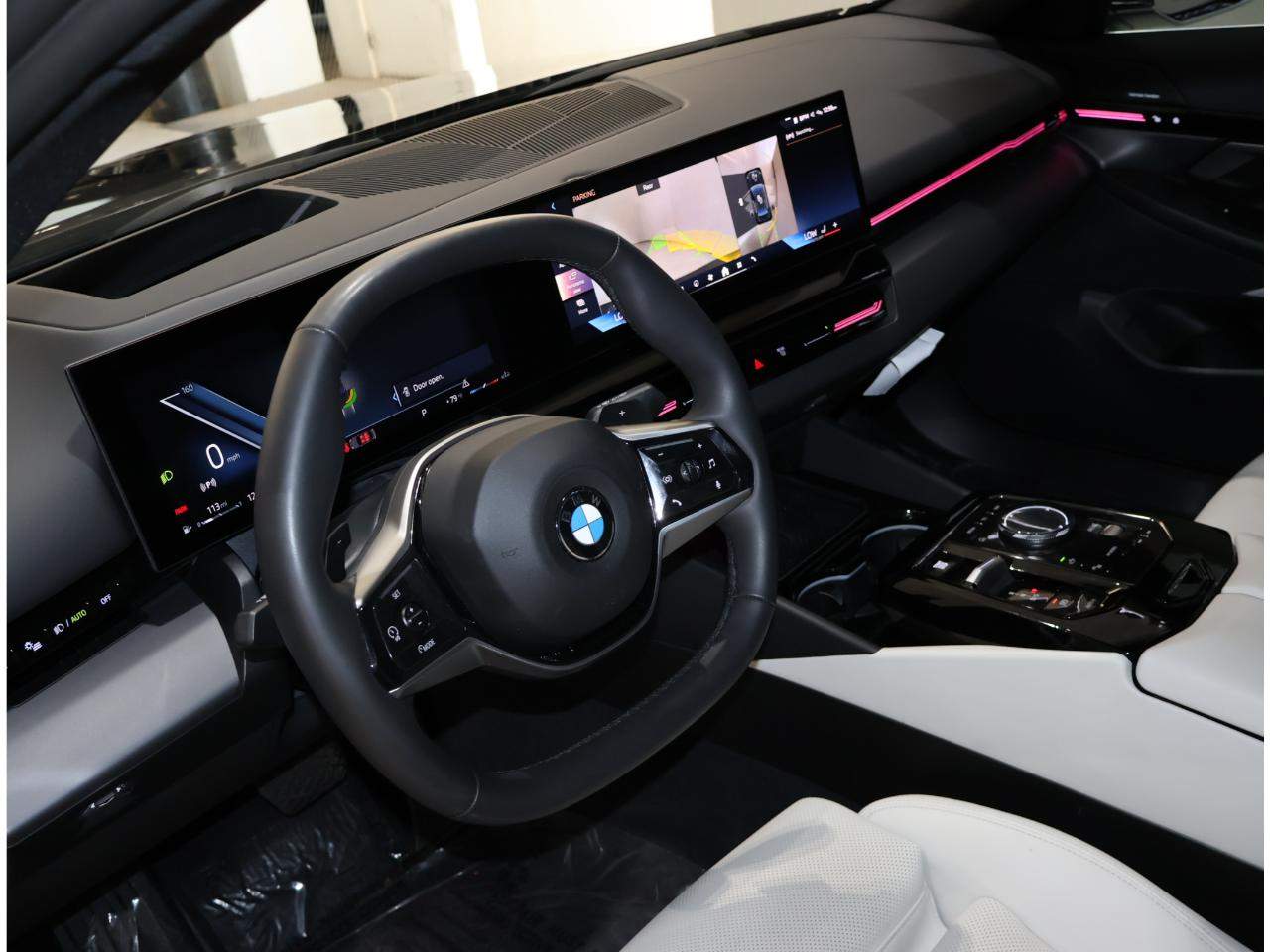 2025 BMW 5 Series 530i - Photo 11