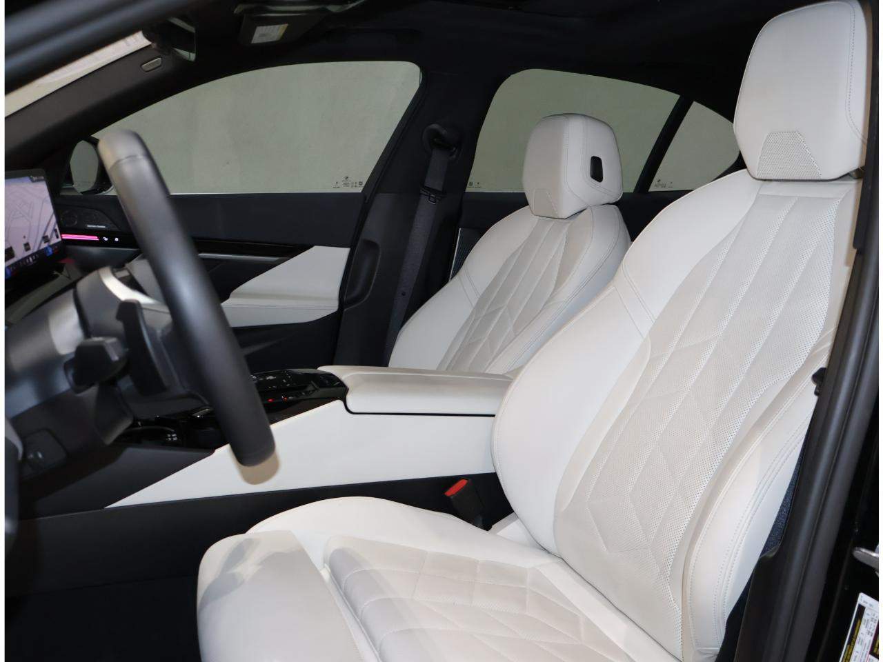 2025 BMW 5 Series 530i - Photo 13