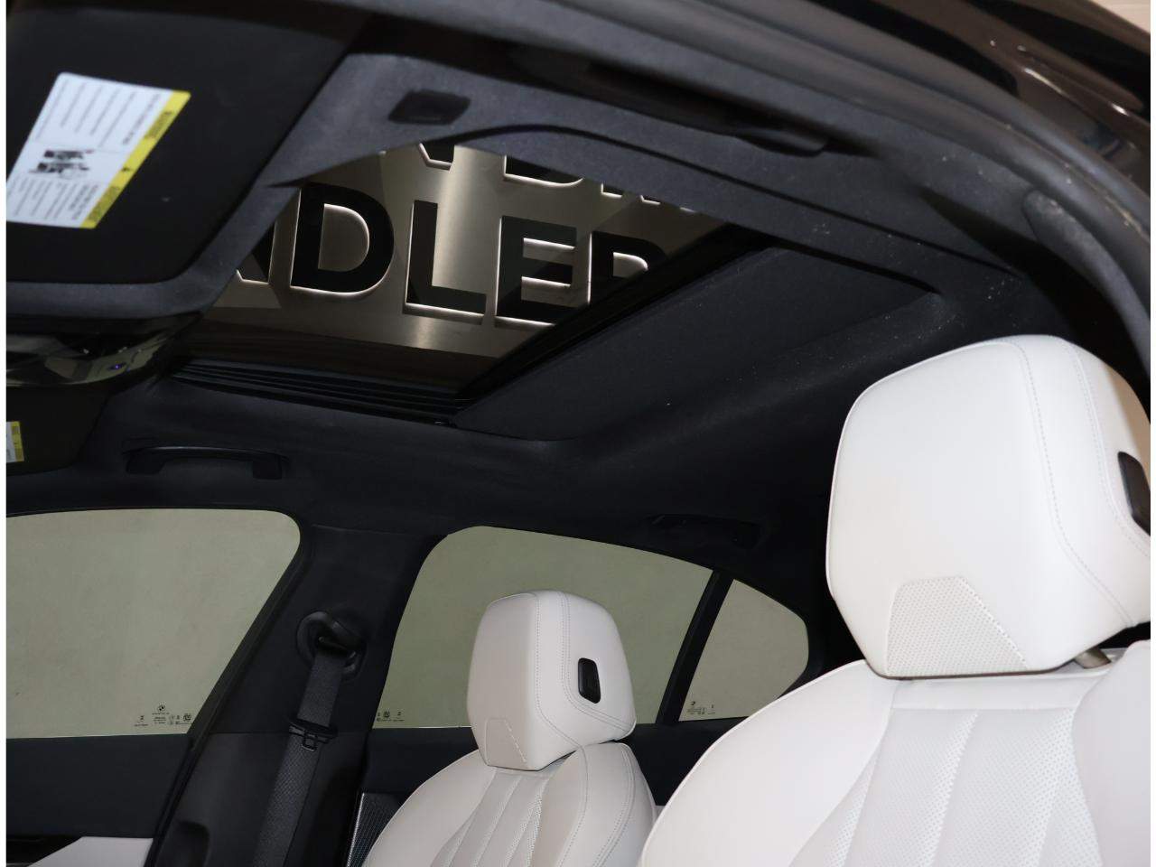 2025 BMW 5 Series 530i - Photo 15
