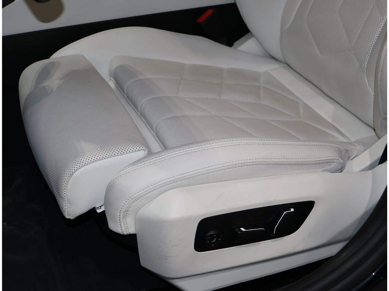 2025 BMW 5 Series 530i - Photo 14
