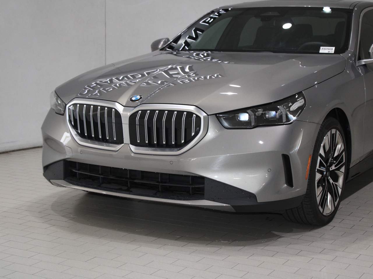 2025 BMW 5-Series 530i