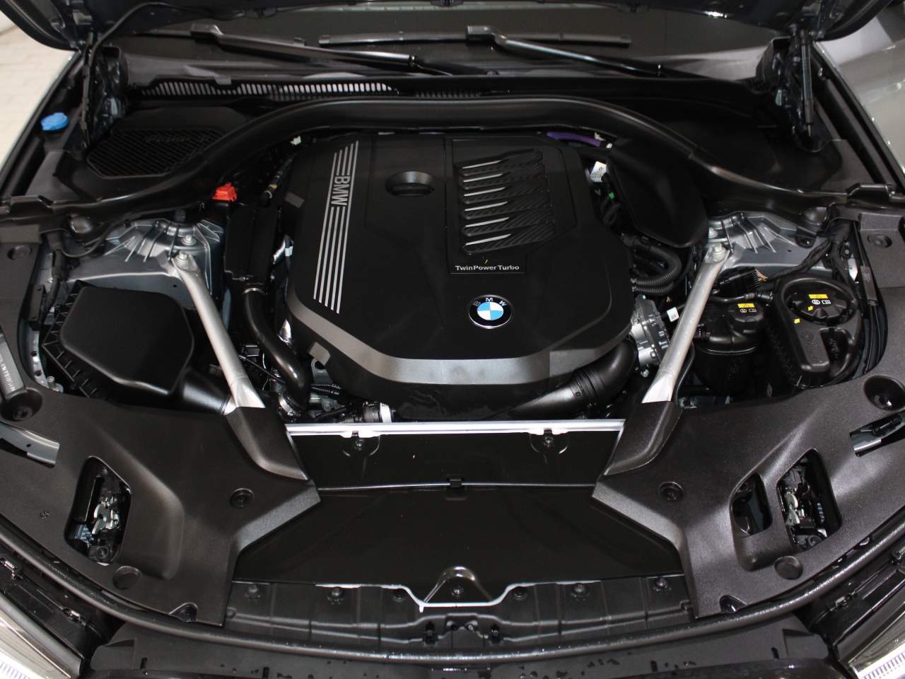 2023 BMW 5-Series 540i