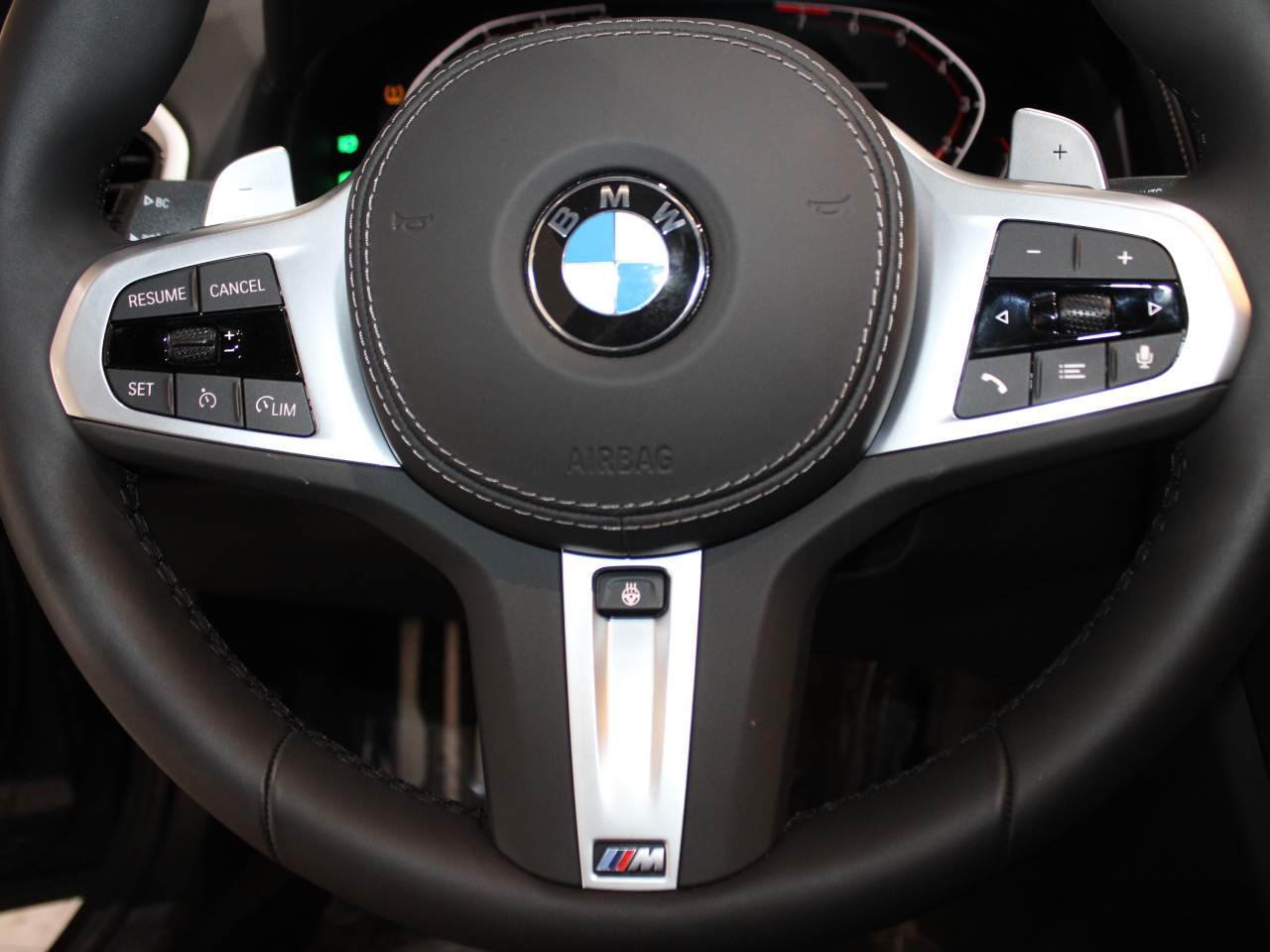 2025 BMW 8 Series 840i - Photo 18