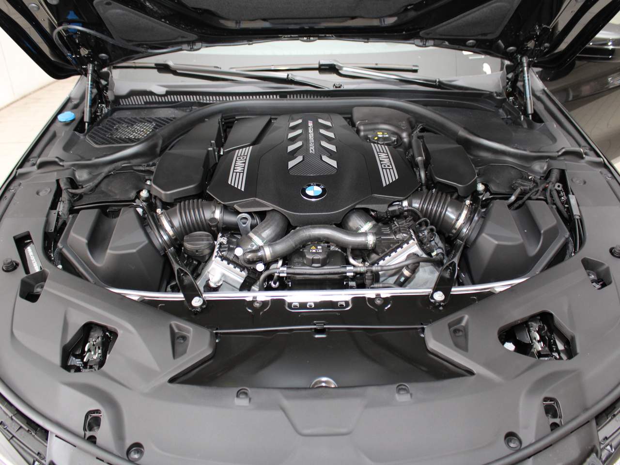 2025 BMW 8-Series M850i xDrive Coupe