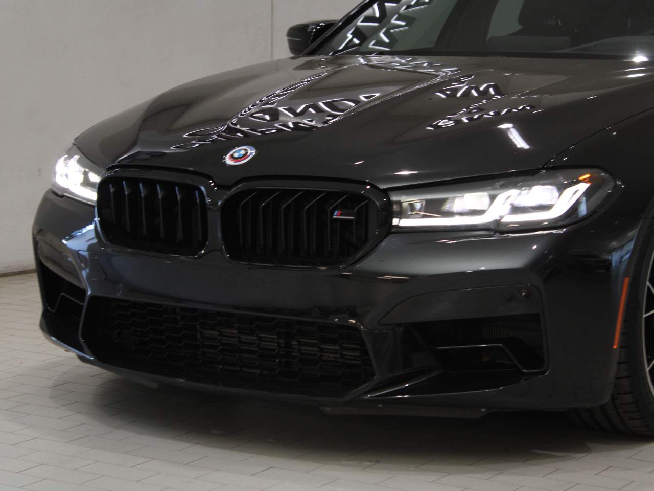 2023 BMW M5  