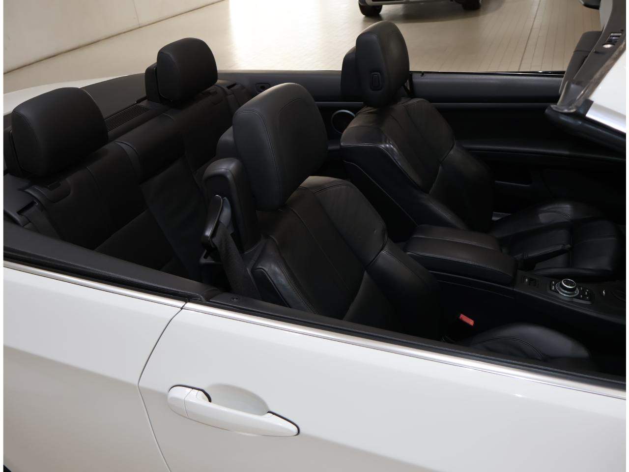 2011 BMW M3  