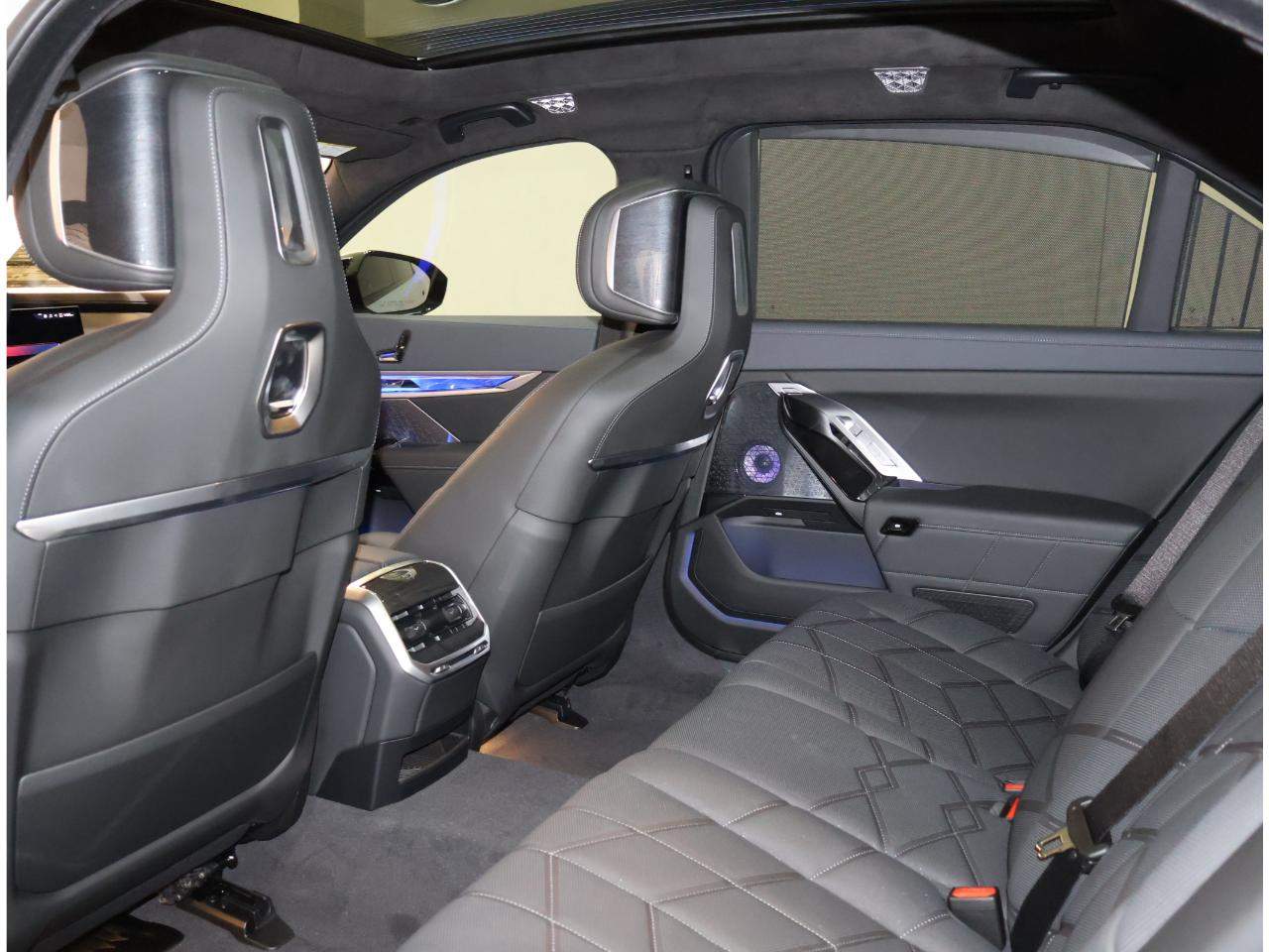 2026 BMW i7 M70 - Photo 17