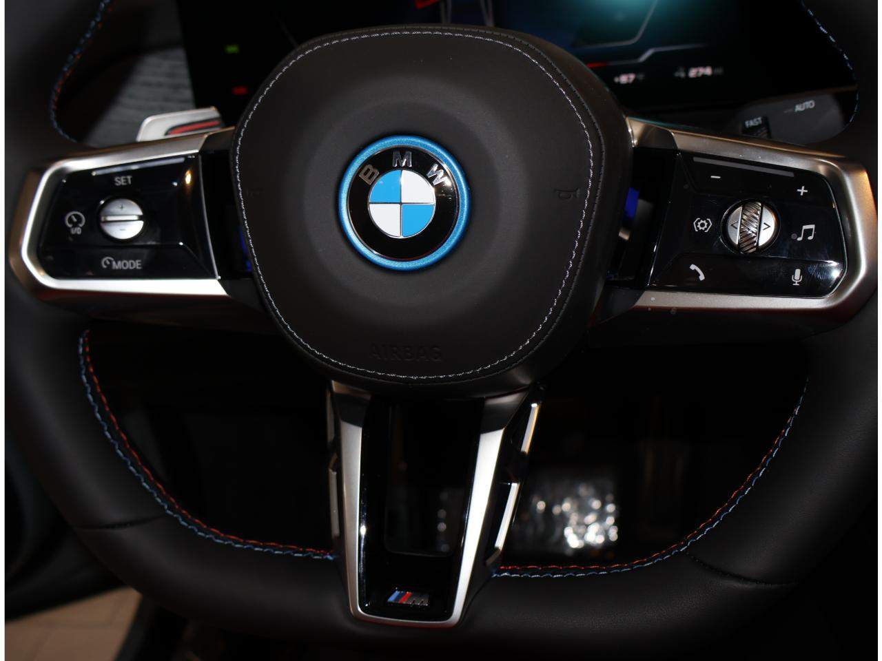 2026 BMW i7 M70 - Photo 22