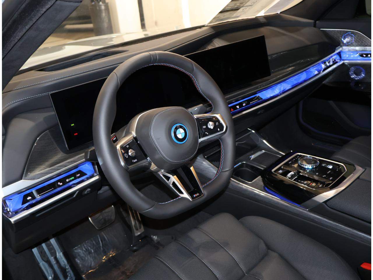 2026 BMW i7 M70 - Photo 12
