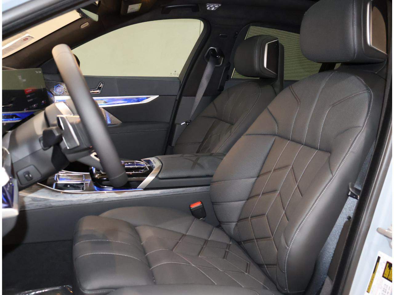 2026 BMW i7 M70 - Photo 14