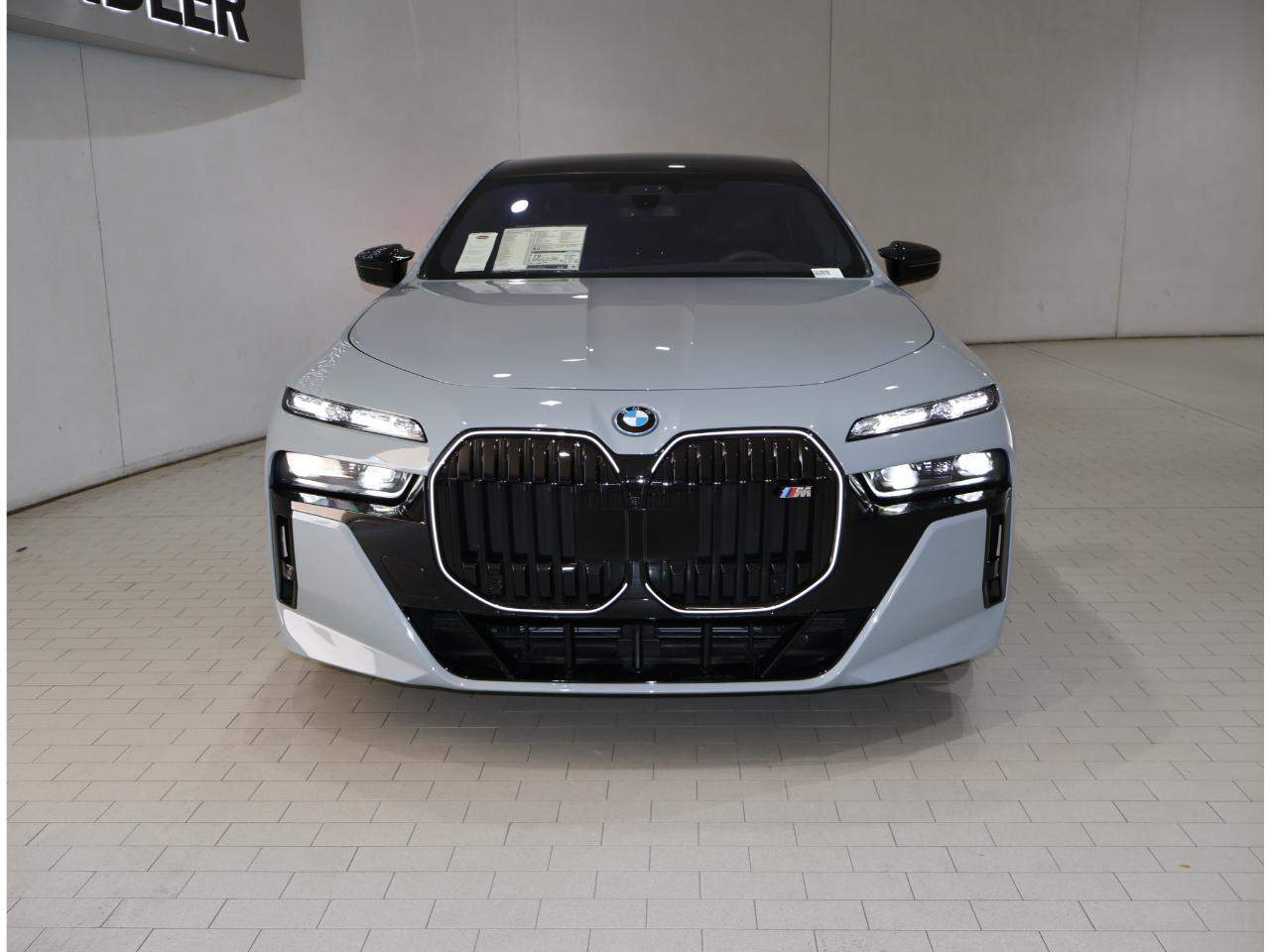 2026 BMW i7 M70 - Photo 10