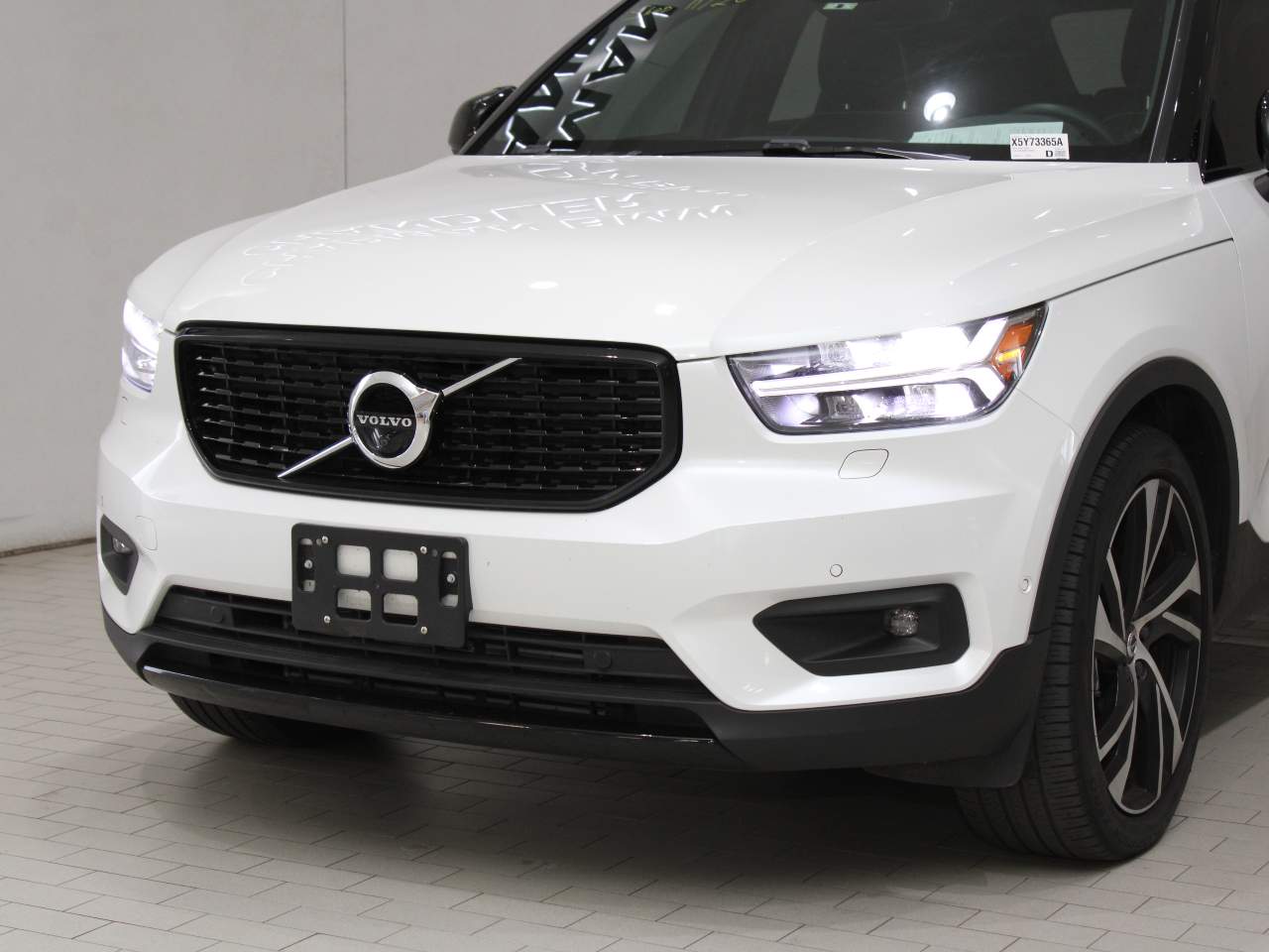 Used 2021 Volvo XC40 R-Design with VIN YV4162UM8M2410323 for sale in Chandler, AZ