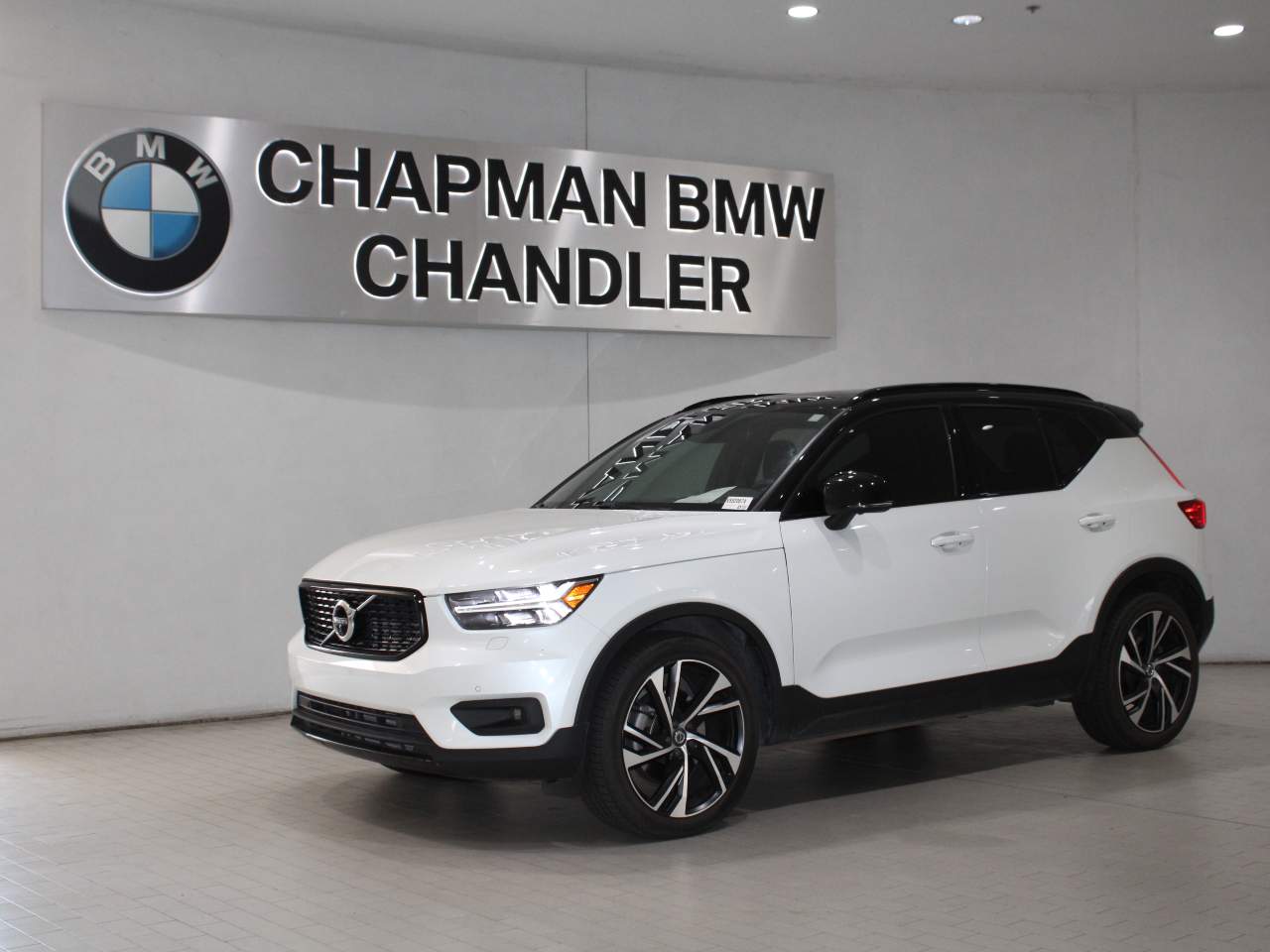 2022 Volvo XC40 T5 R-Design