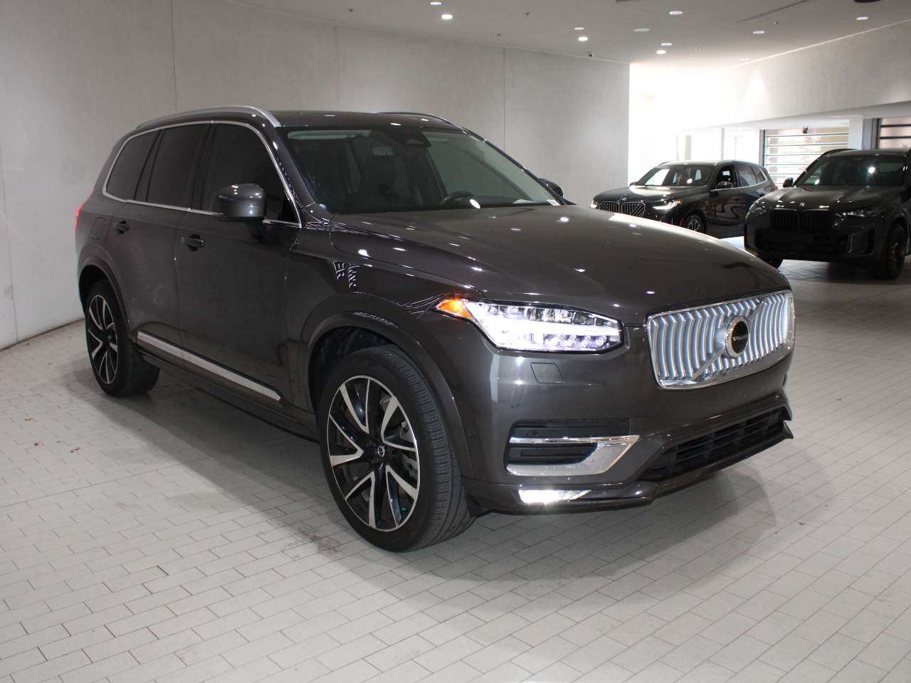 View vehicle photo 7