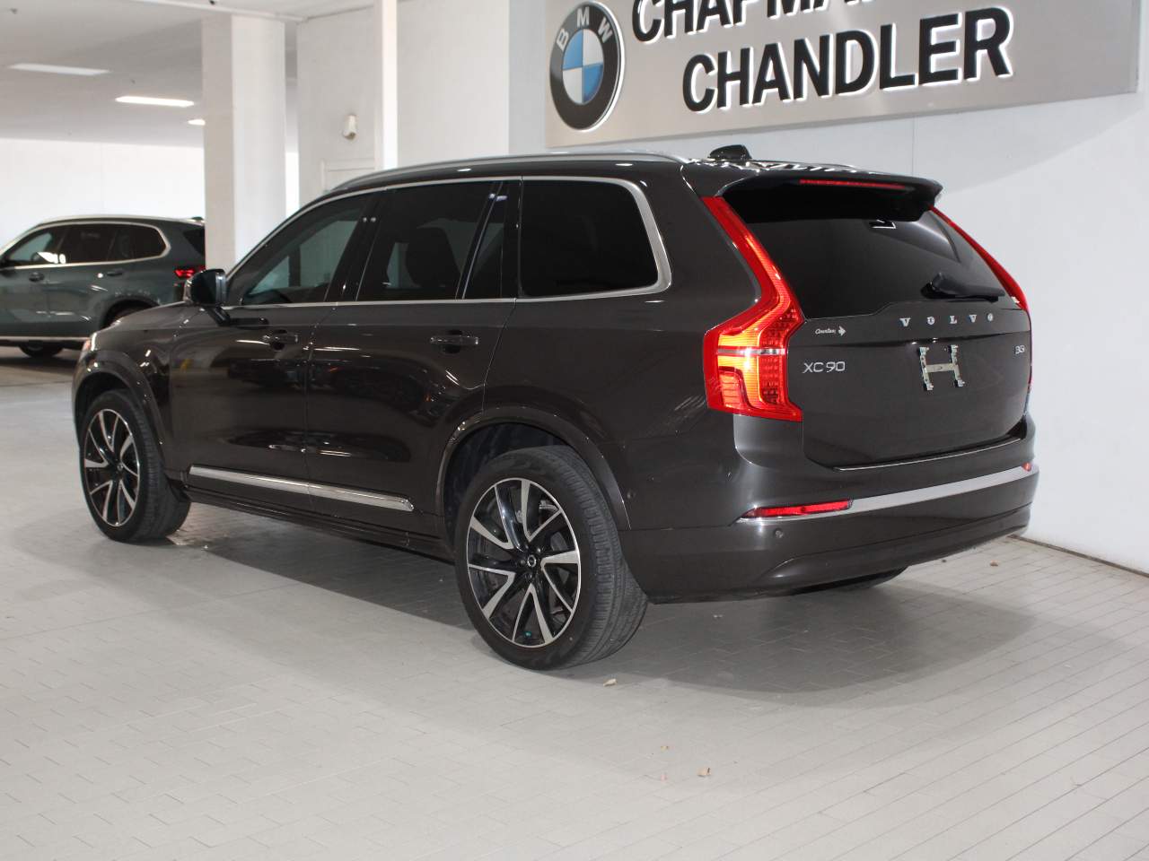 View vehicle photo 5