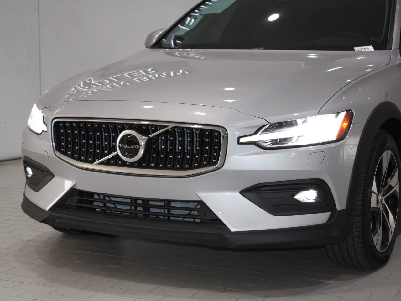 2024 Volvo V60 Cross Country B5 Plus