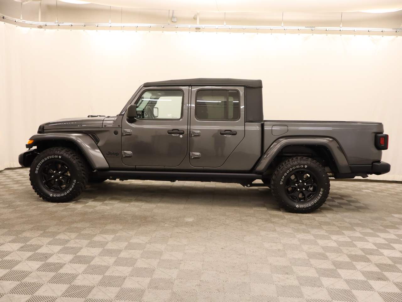2021 Jeep Gladiator Willys Crew Cab