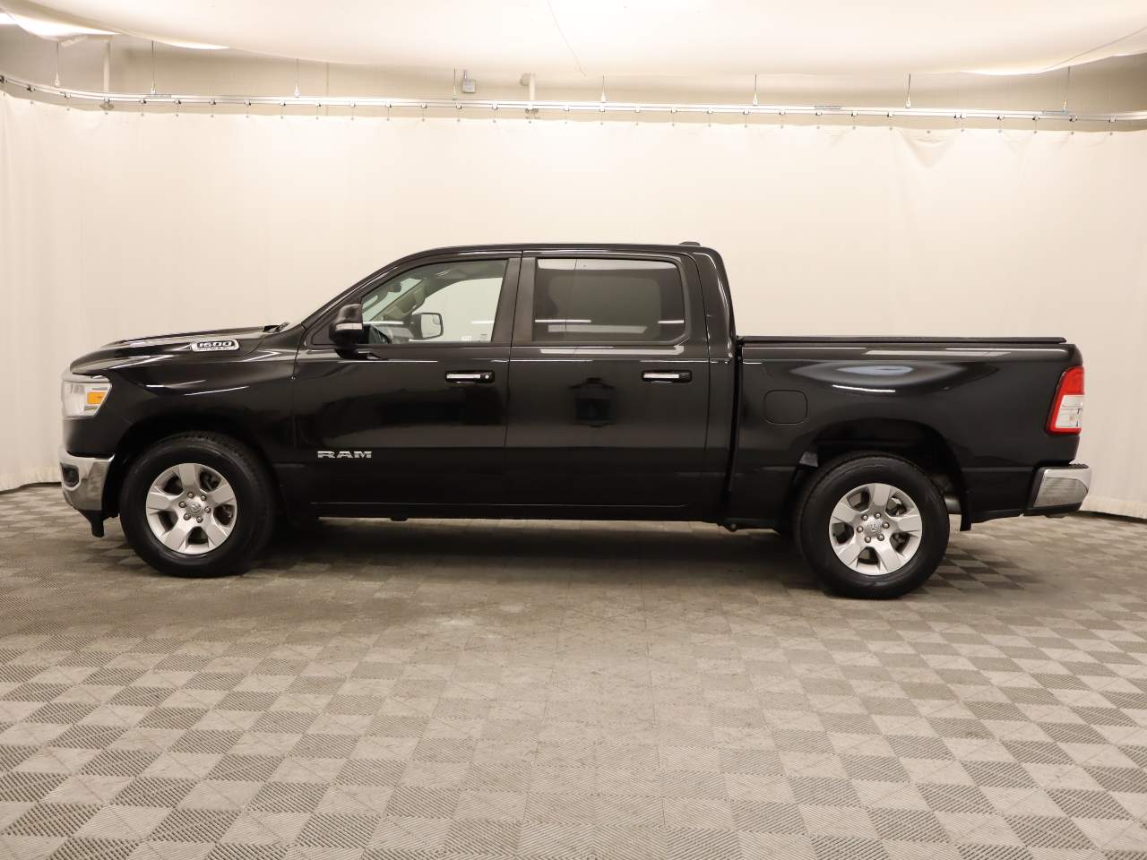 View vehicle photo 2