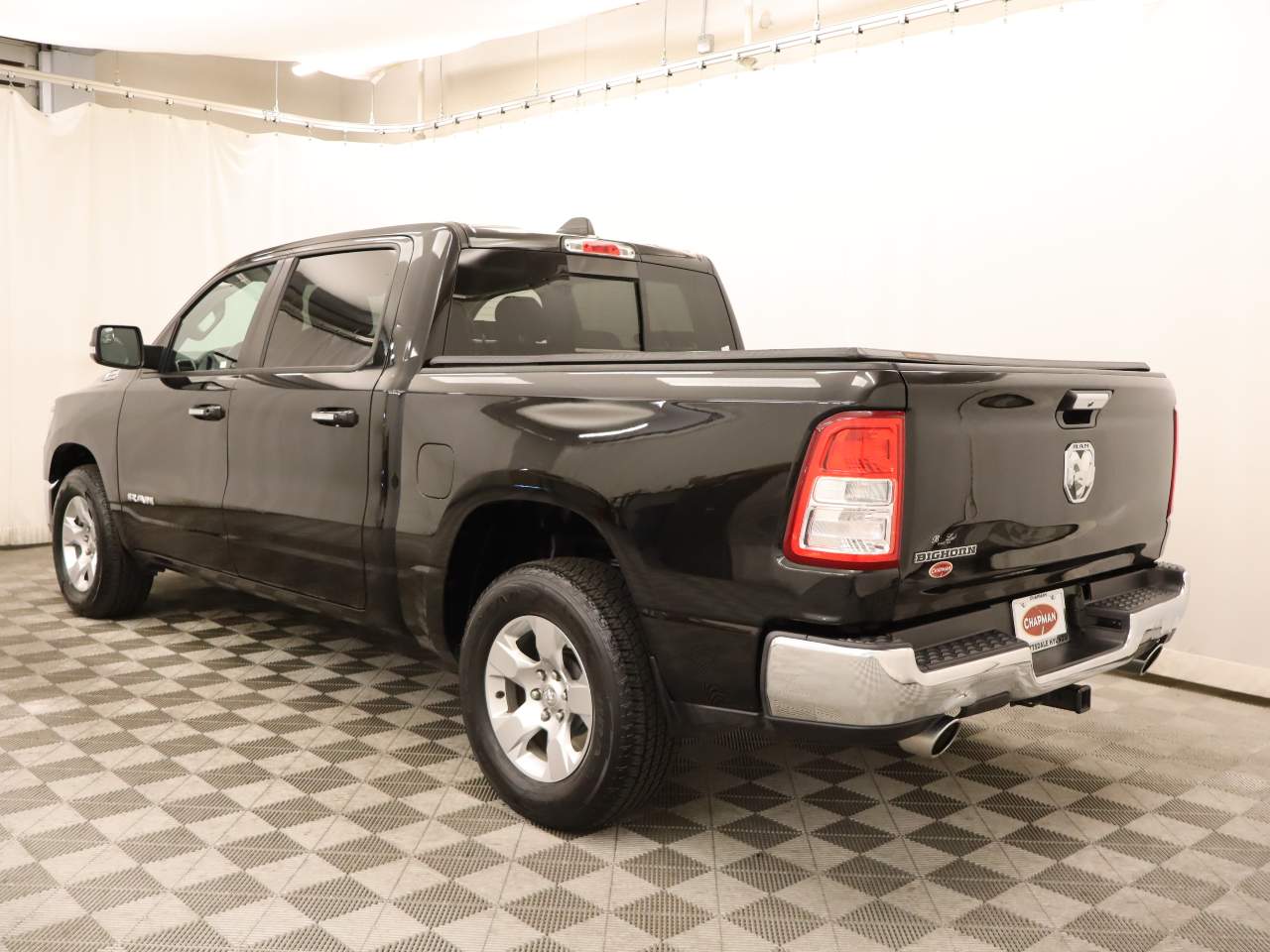 View vehicle photo 3