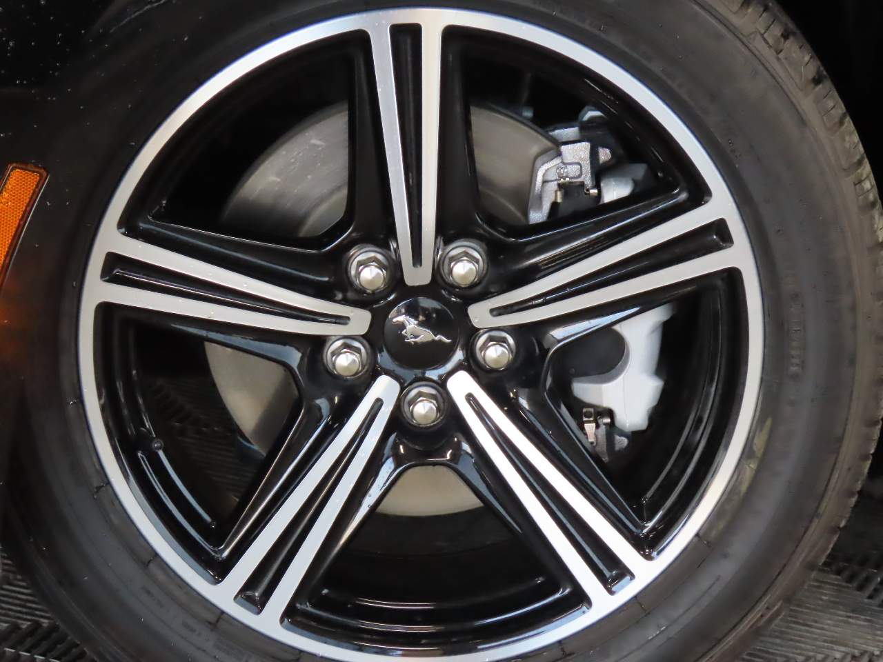 2025 Ford Mustang EcoBoost Premium - Photo 6