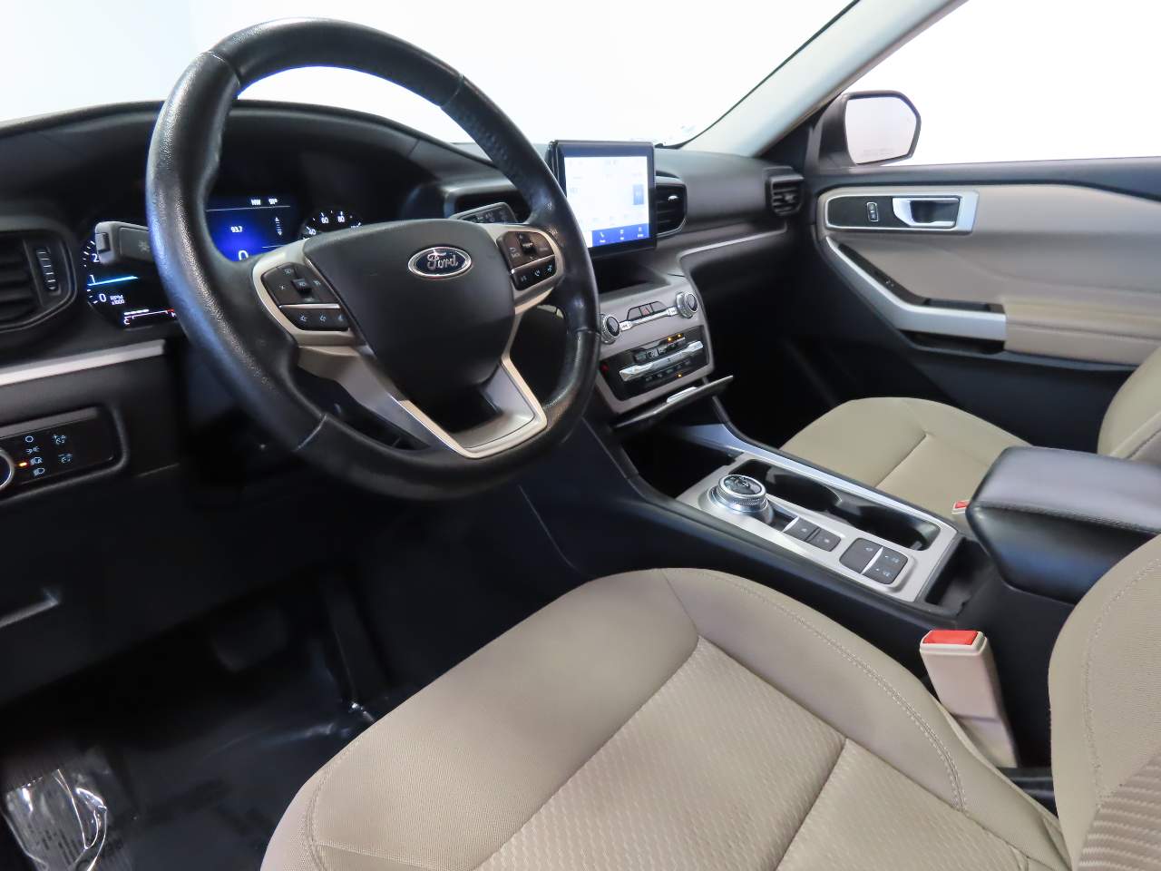 2023 Ford Explorer XLT - Photo 13