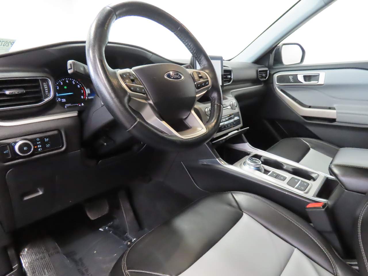 2023 Ford Explorer XLT - Photo 9