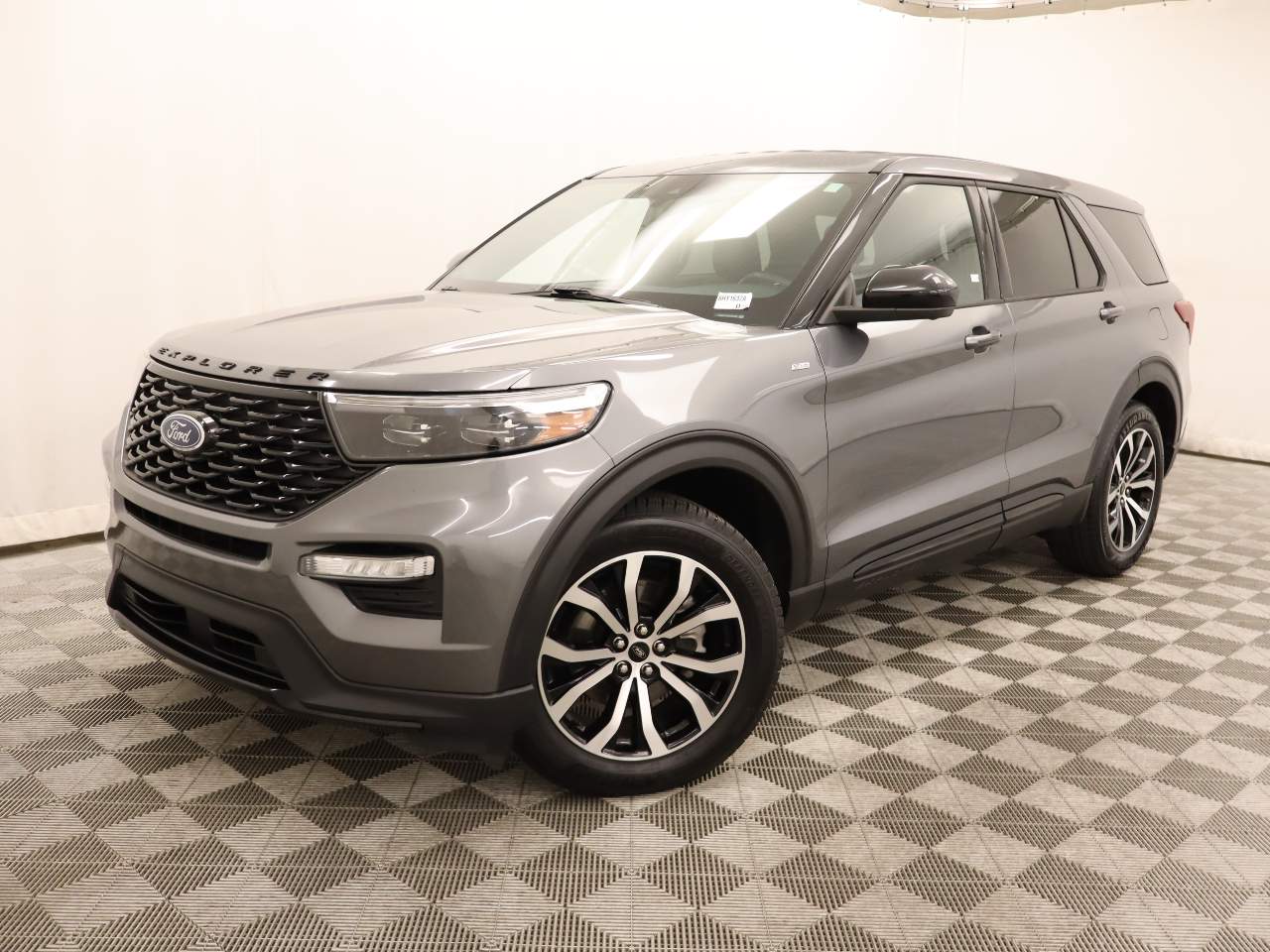 2022 Ford Explorer ST-LINE's photo