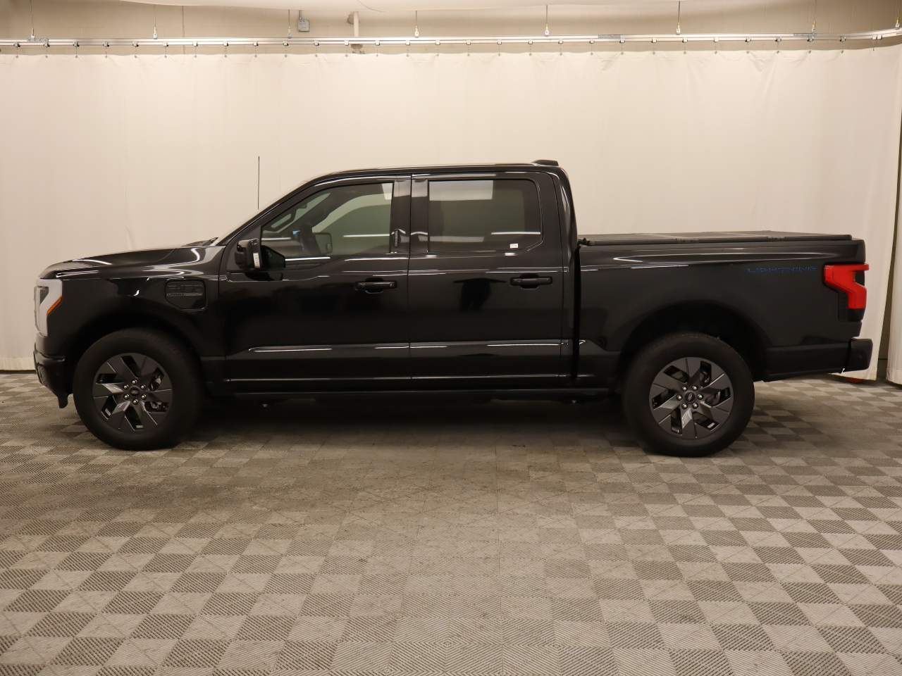 2023 Ford F-150 Lightning Lariat Crew Cab