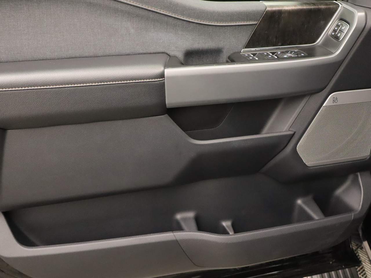 2023 Ford F-150 Lightning Lariat Crew Cab