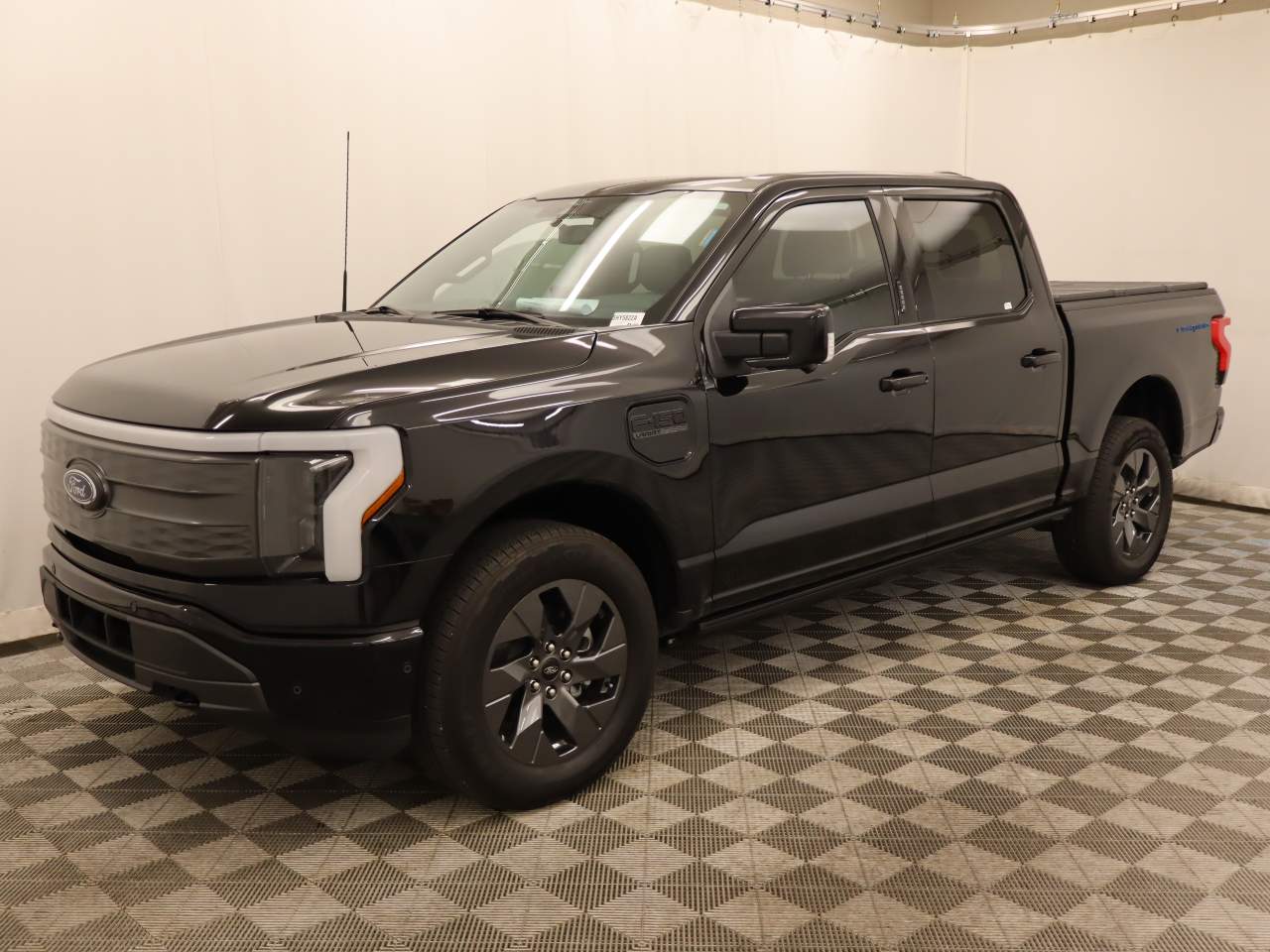 2023 Ford F-150 Lightning Lariat Crew Cab