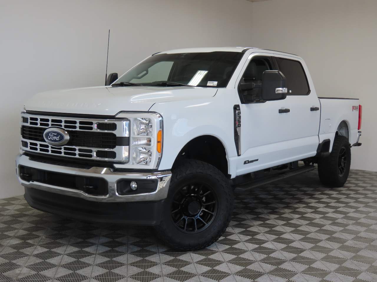 2023 Ford F-350 Super Duty XLT Crew Cab