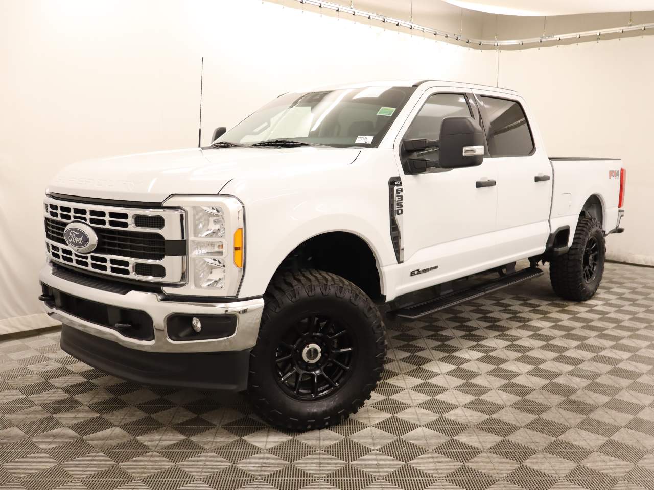 2023 Ford F-350 Super Duty XLT Crew Cab