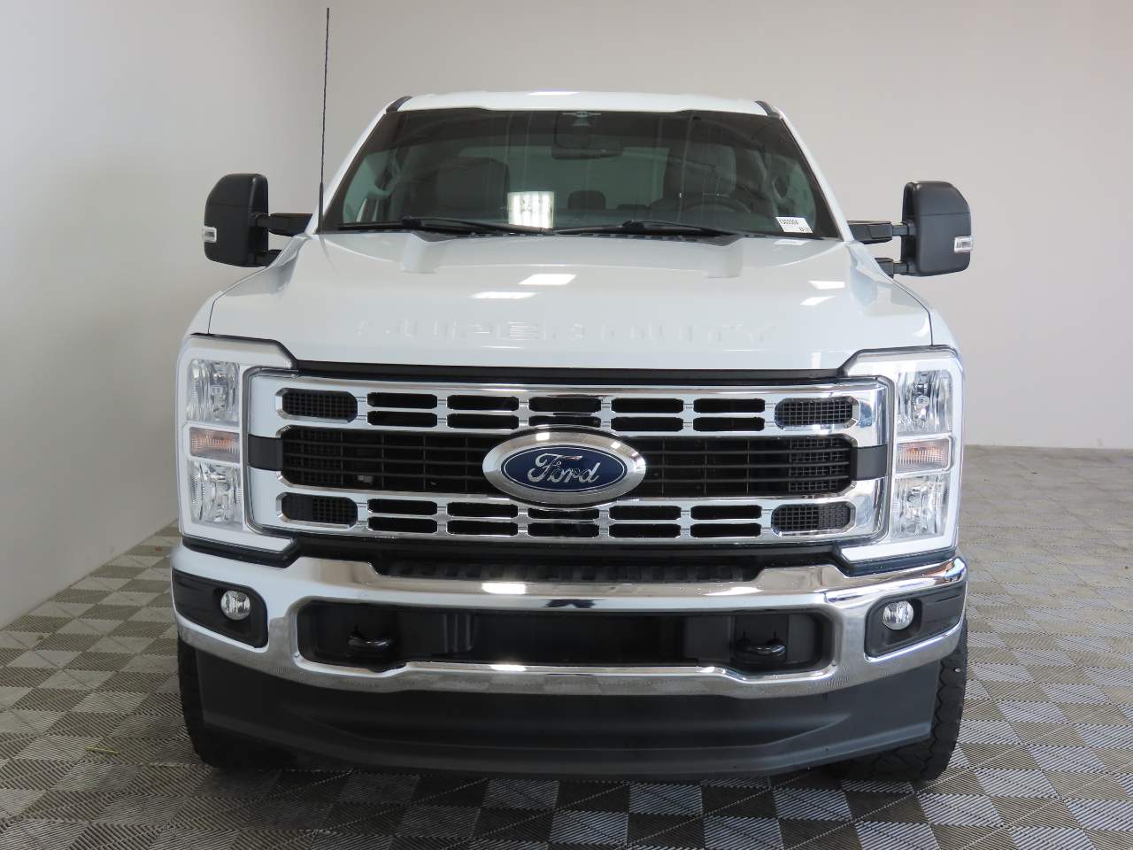 2023 Ford F-350 Super Duty XLT Crew Cab