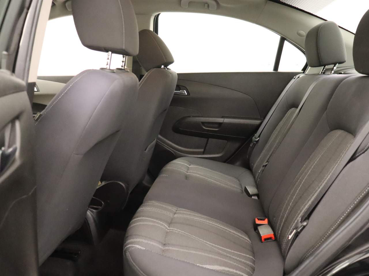 2016 Chevrolet Sonic LT - Photo 16