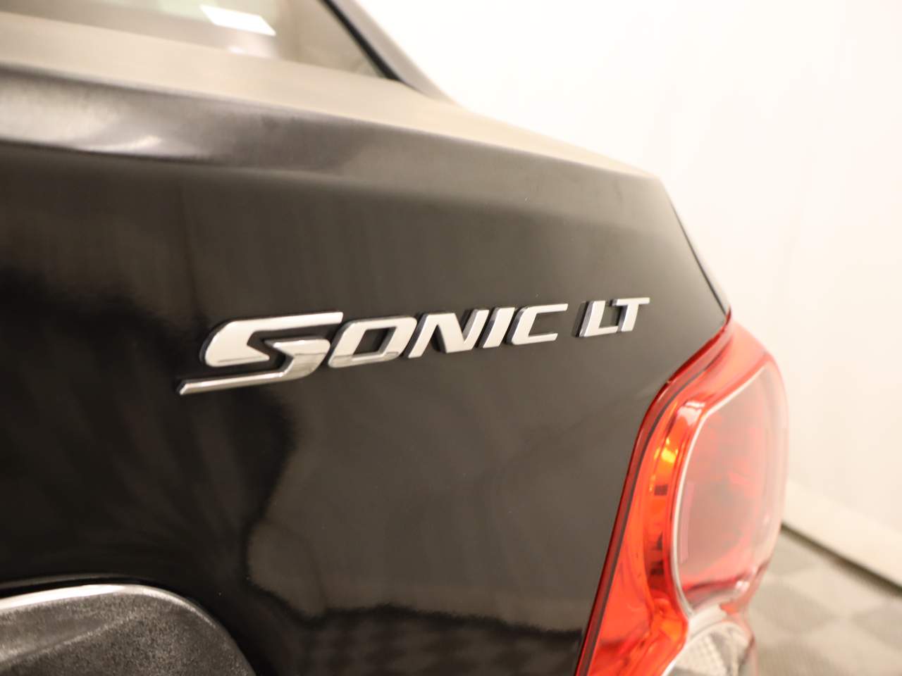 2016 Chevrolet Sonic LT - Photo 19