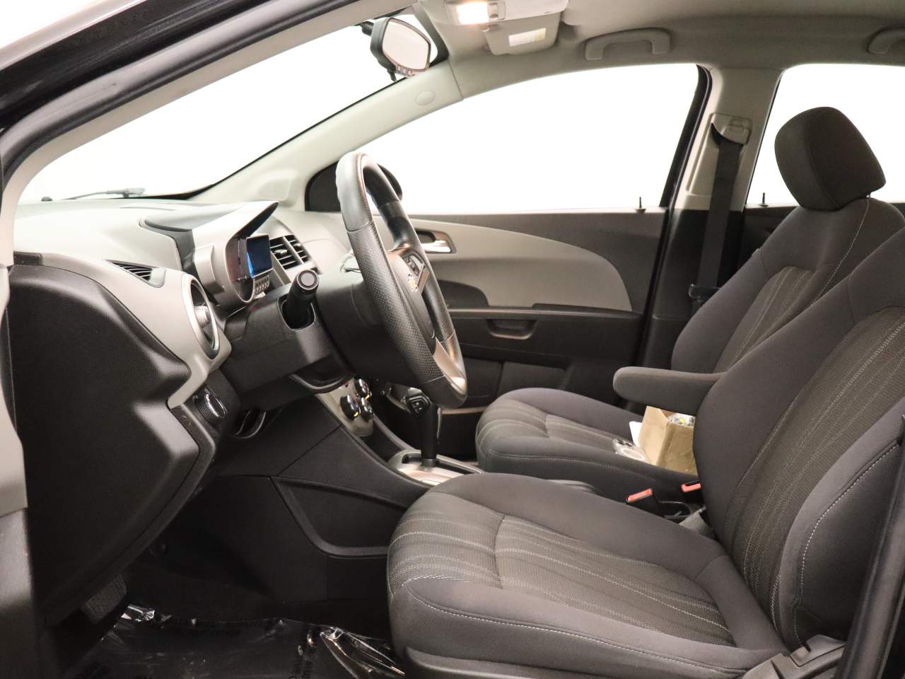 2016 Chevrolet Sonic LT - Photo 15