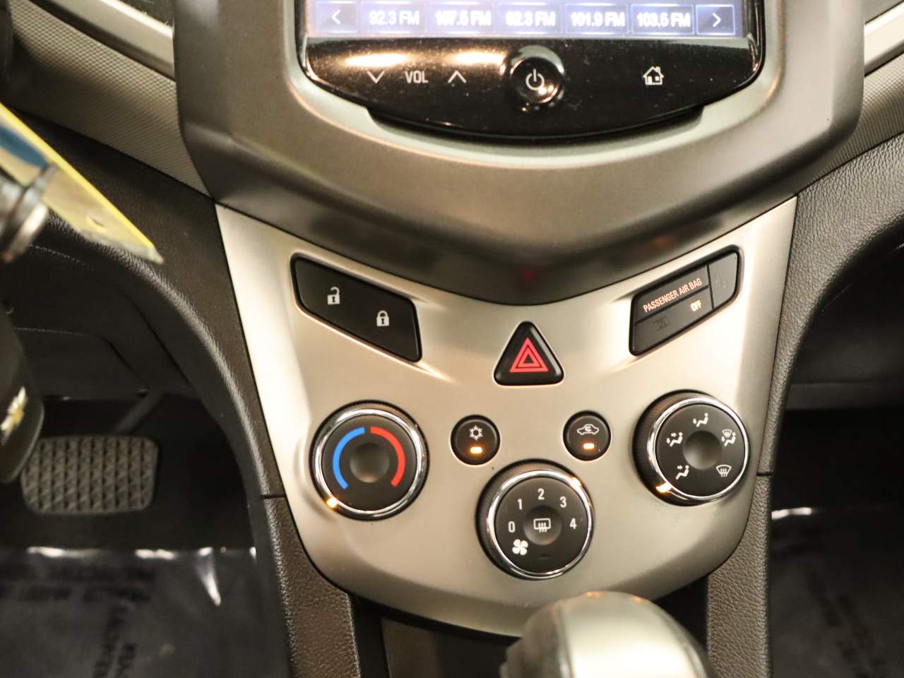 2016 Chevrolet Sonic LT - Photo 11