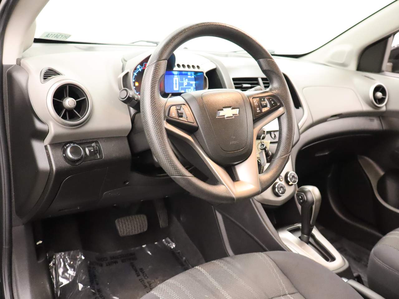 2016 Chevrolet Sonic LT - Photo 14