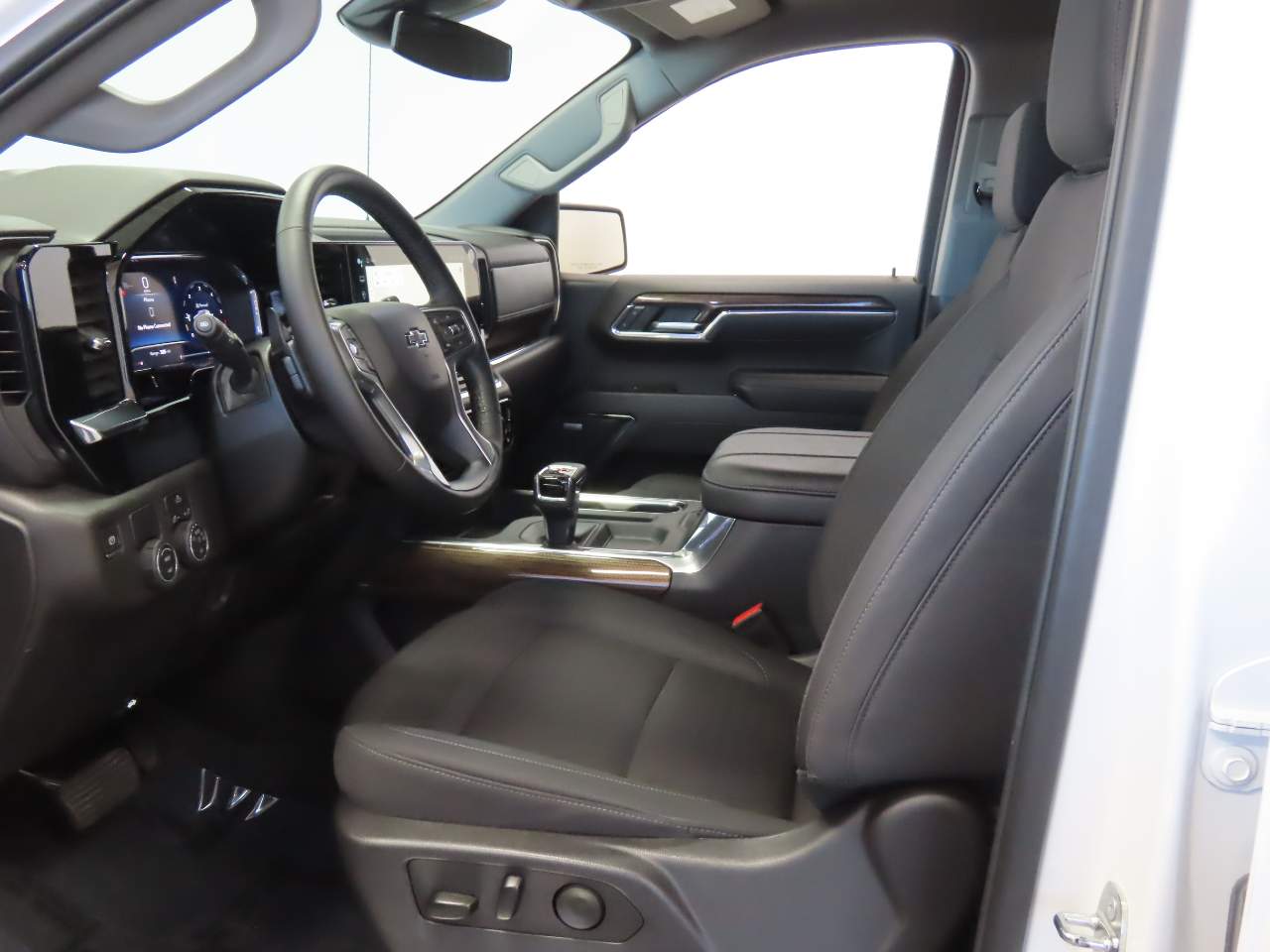 2024 Chevrolet Silverado 1500 RST - Photo 14