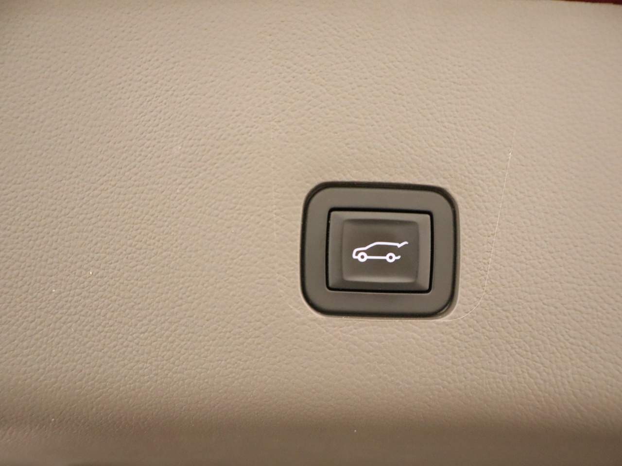 2020 Chevrolet Traverse Premier - Photo 18