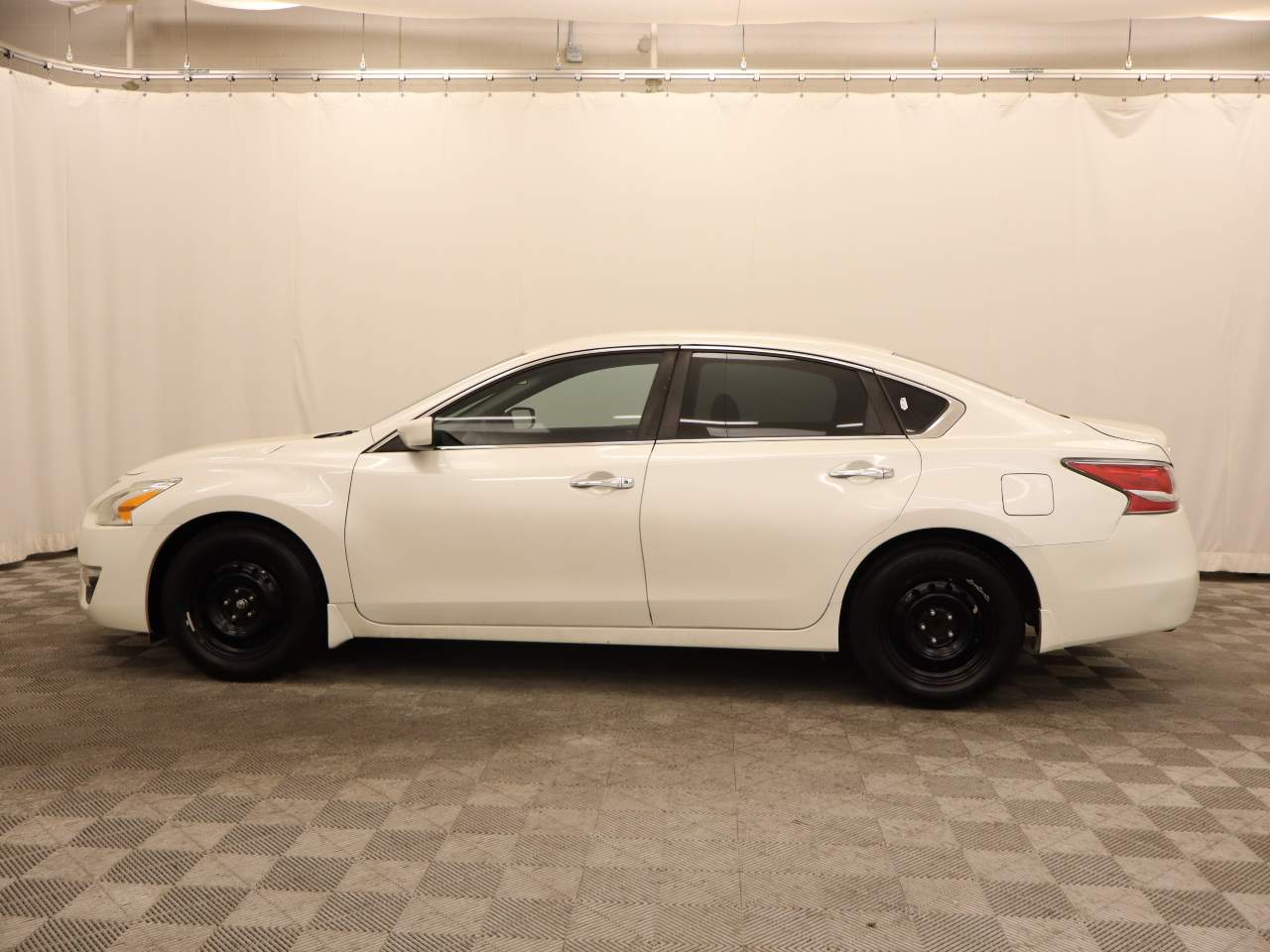 Used 2015 Nissan Altima S with VIN 1N4AL3APXFC457470 for sale in Scottsdale, AZ